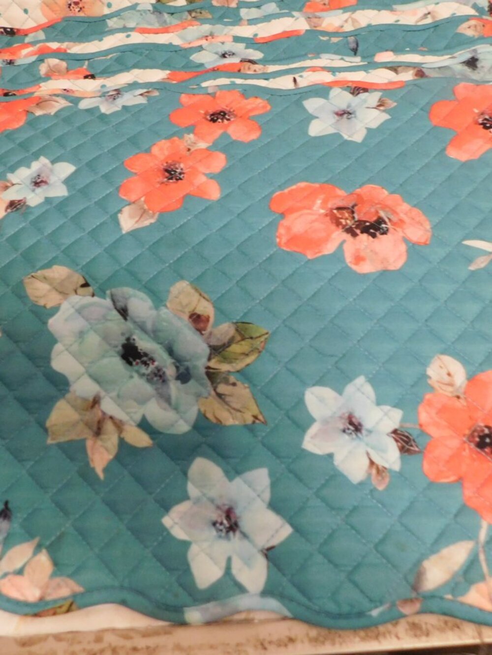 Pioneer Woman Placemat Set of 8 Bloom Reversible Quilted Floral Placemats - Picture 3 of 6